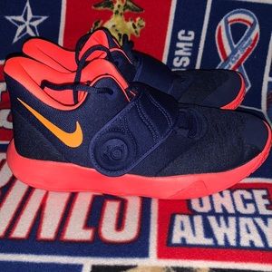 NIKE KD SHOES Size 6Y